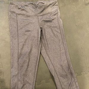 Old Navy Active heather grey capris size M